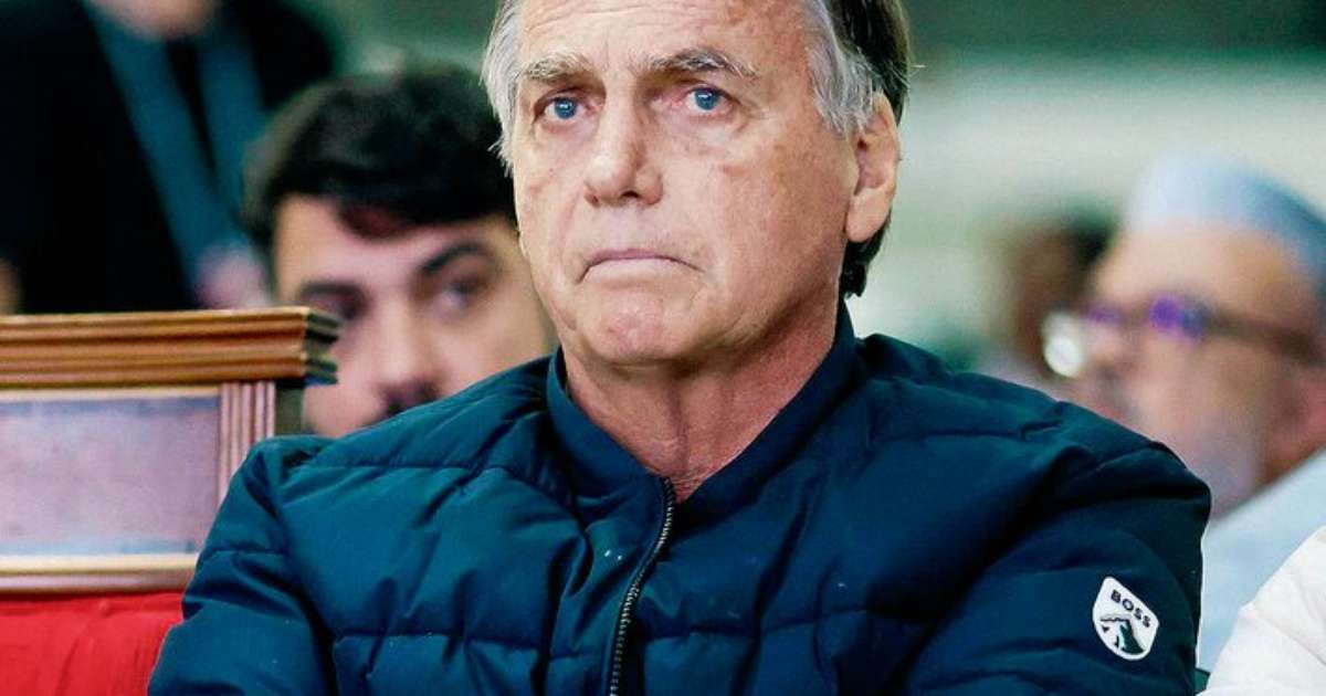 Bolsonaro volta a ter crise de soluços e Moraes autoriza atendimento médico em casa