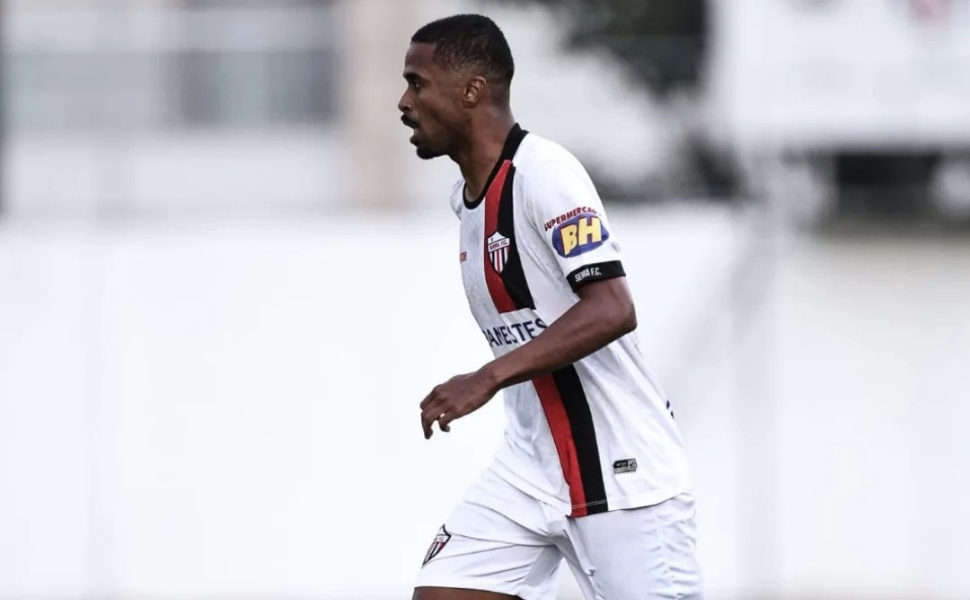 Vitória acerta com o atacante Vinícius para a próxima temporada
