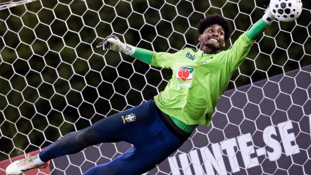 Hugo Souza será titular do Brasil; relembre estreias do goleiro