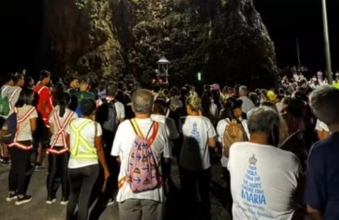 Fiéis percorrem 25 km na madrugada para celebrar Nossa Senhora Aparecida na 6a edição anual