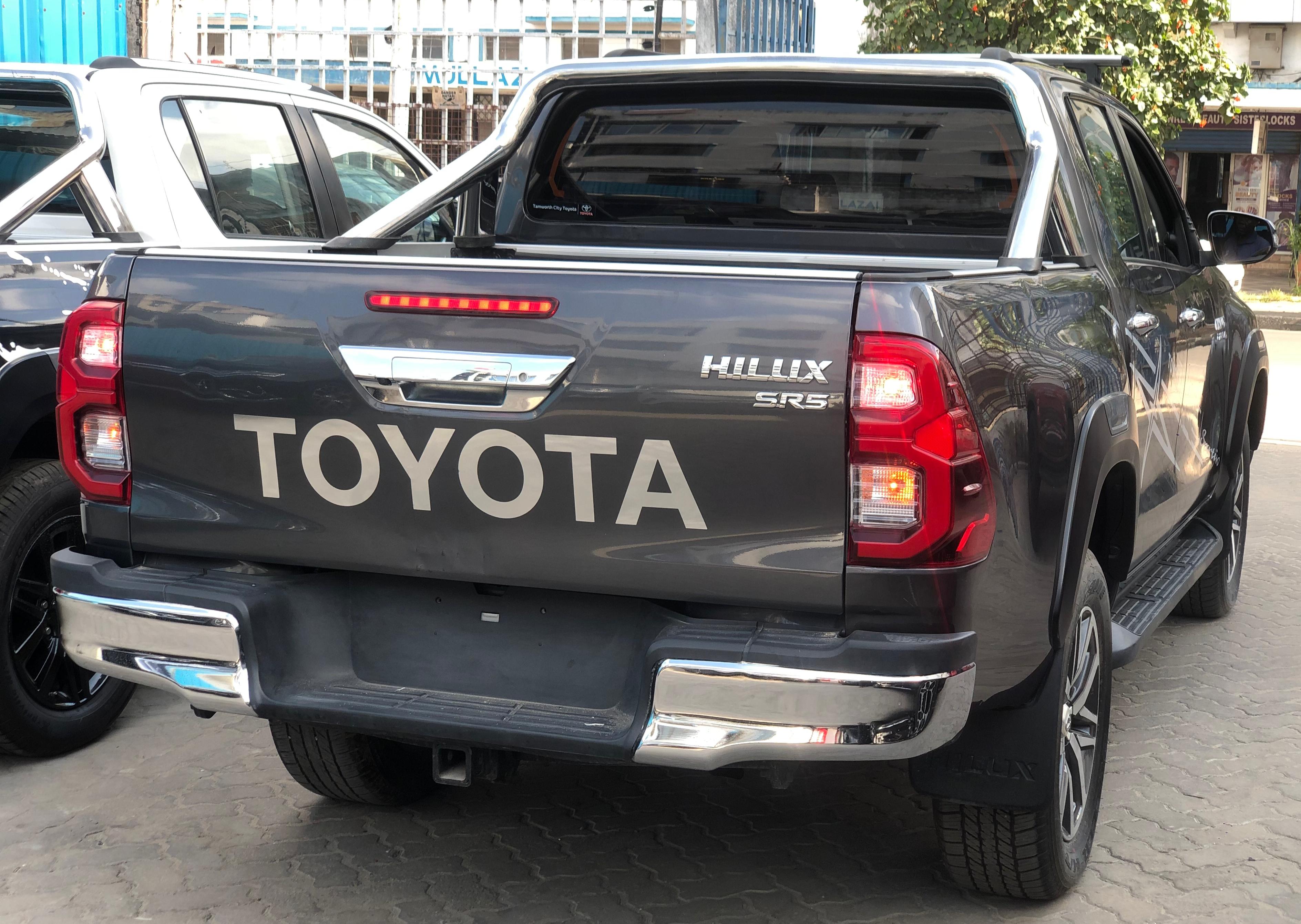 Toyota Hilux Double Cab Grey 2016/08