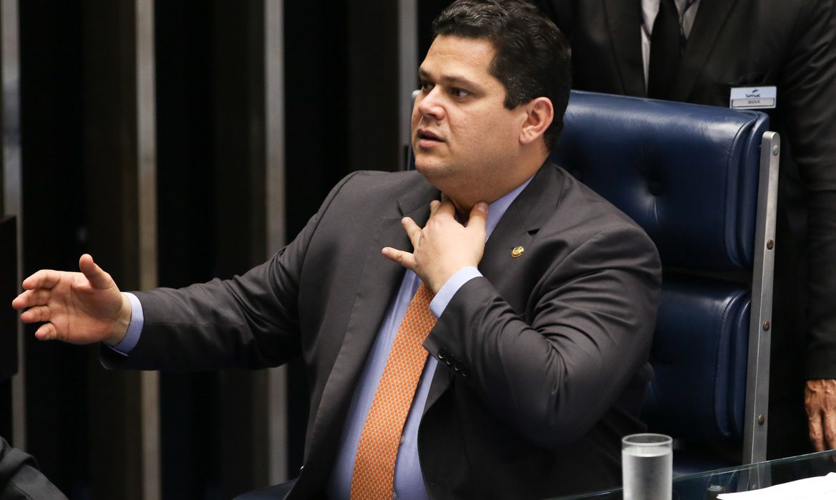 Alcolumbre desvia de perguntas sobre STF e diz que Pacheco ‘é um bom amigo’