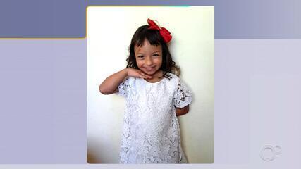 Mãe e padrasto confessam ter matado criança e concretado corpo no quintal de casa