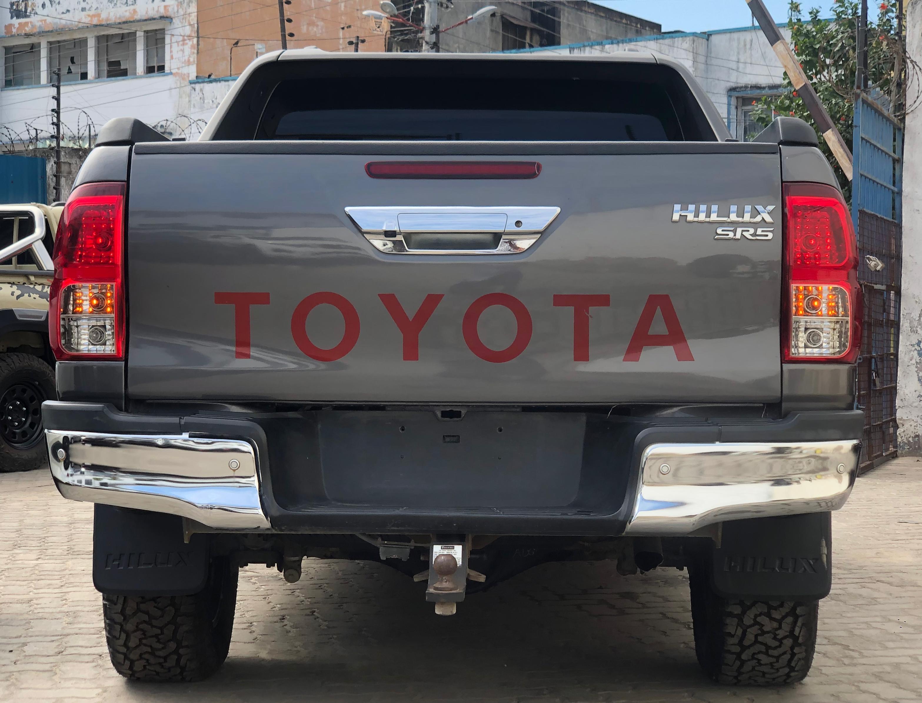 Toyota Hilux Double Cab Grey 2017/09