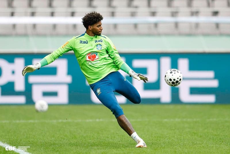 Hugo Souza projeta estreia pela Seleção Brasileira: 'Realização de um sonho'