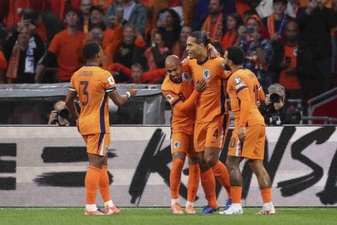 Memphis Depay Em Dia De Gala Na Vitoria Da Holanda Sobre A Finlandia