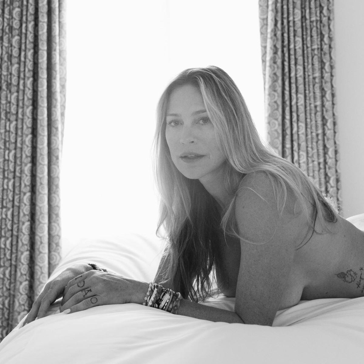 Luana Piovani posta fotos ousadas na web e agita seguidores: "Belíssima"