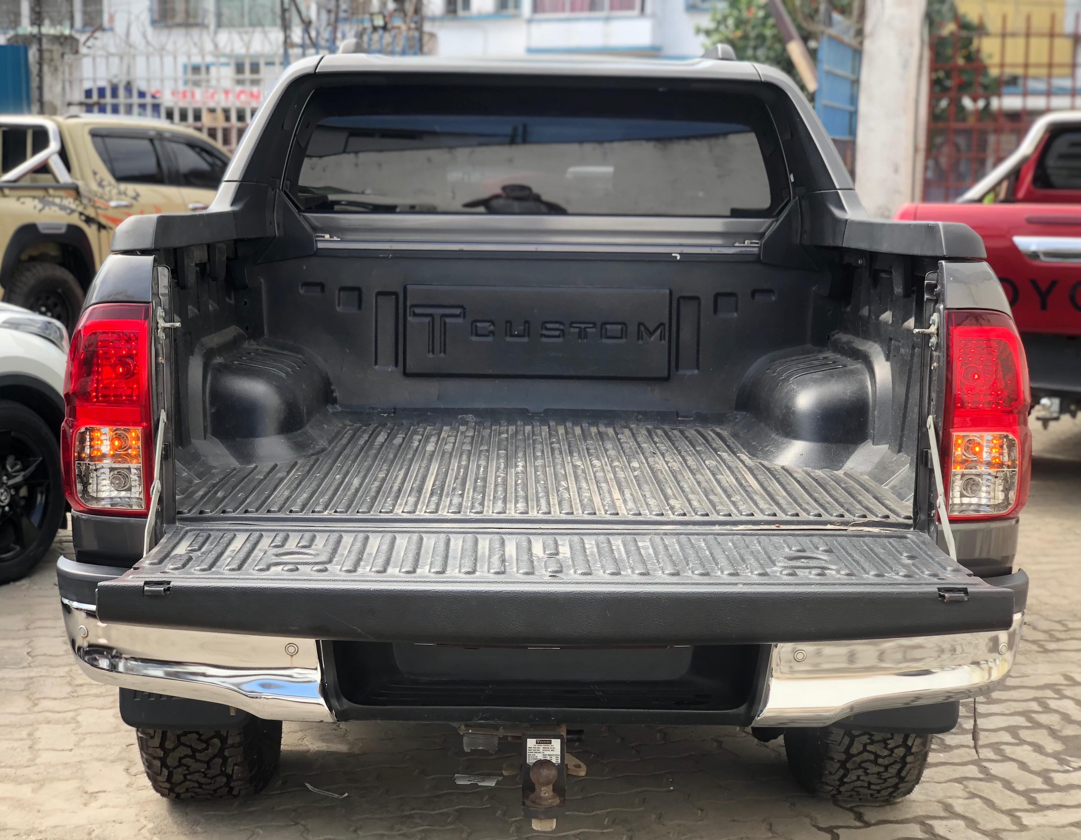 Toyota Hilux Double Cab Grey 2017/09