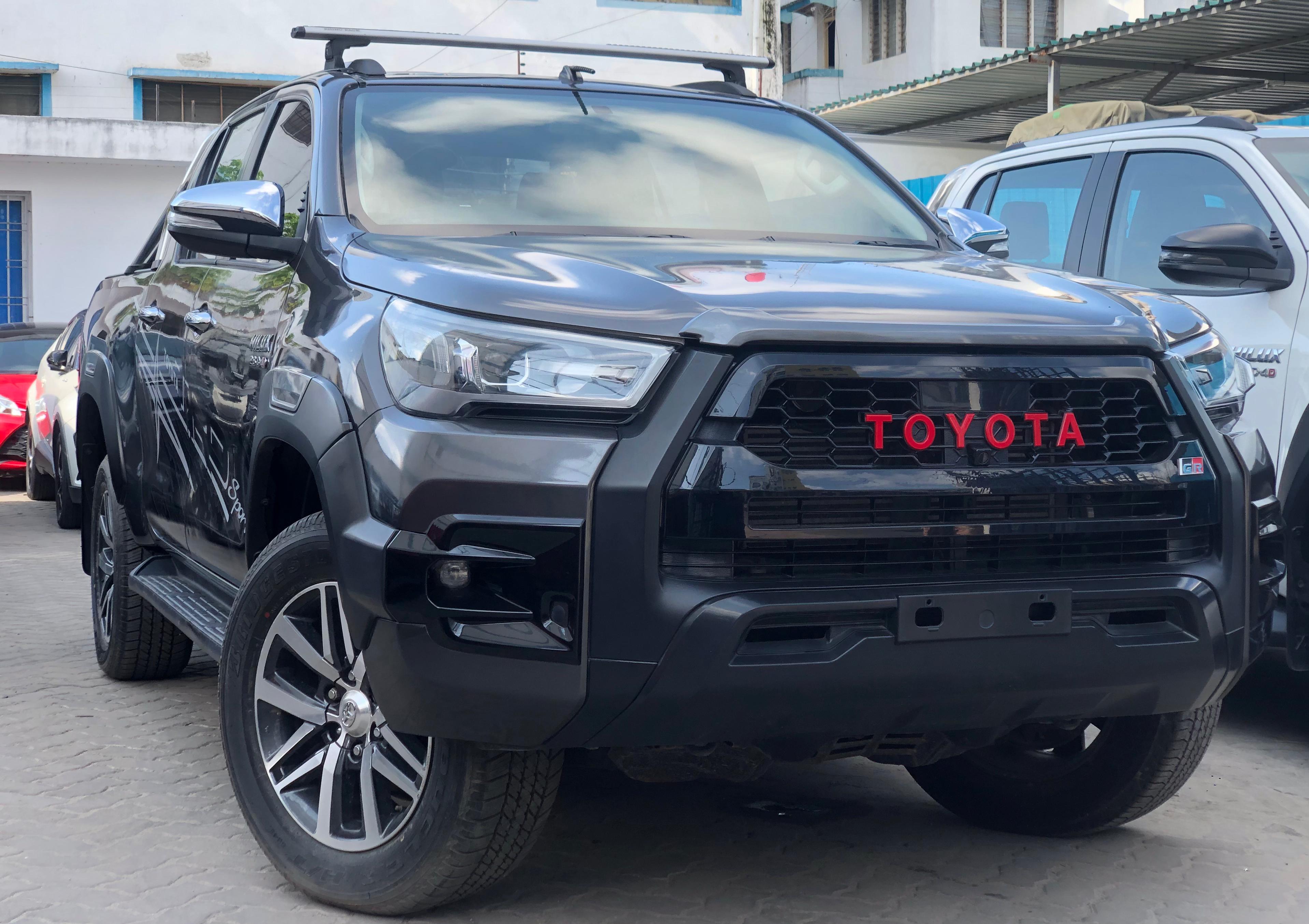 Toyota Hilux Double Cab Grey 2016/08