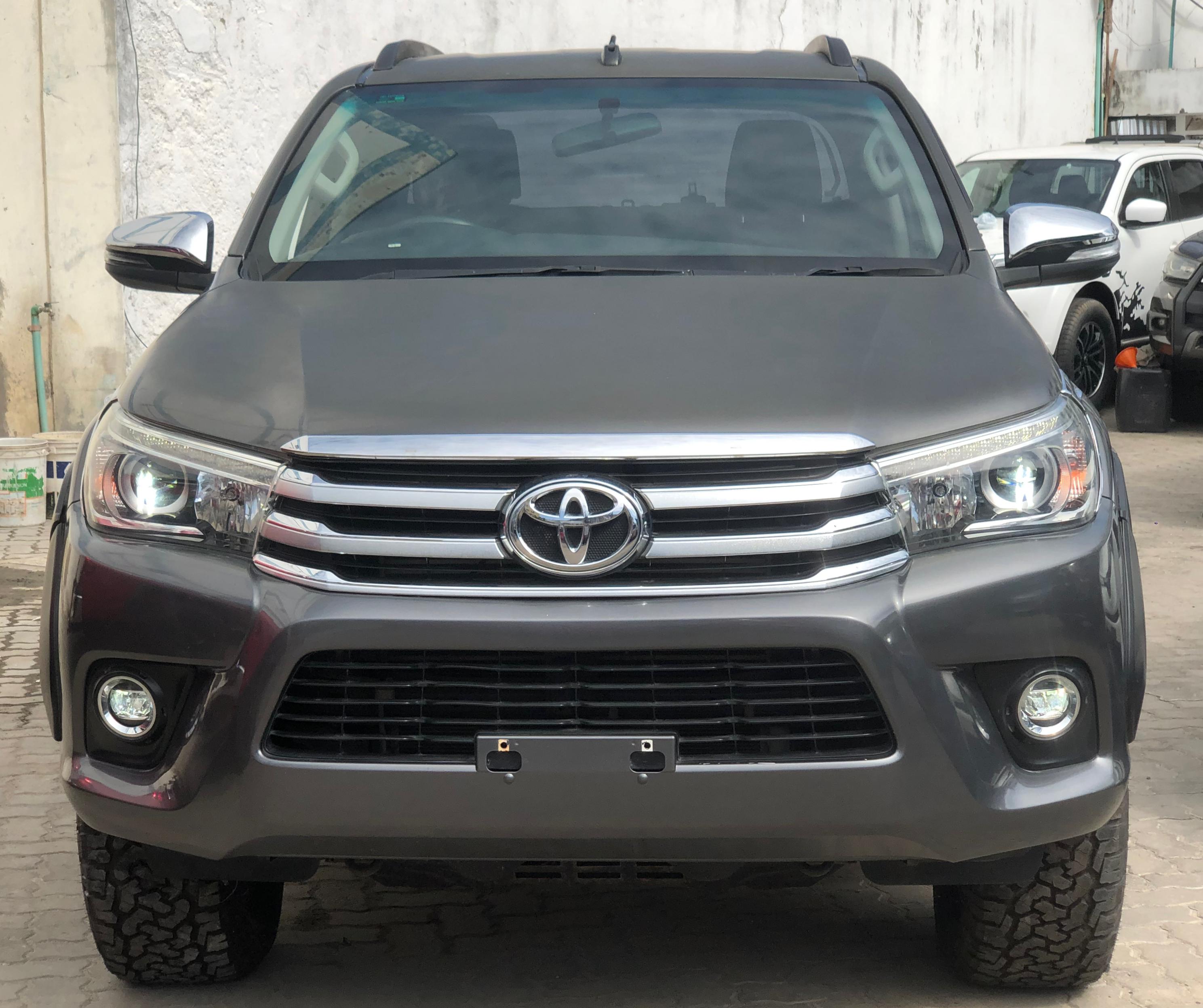 Toyota Hilux Double Cab Grey 2017/09