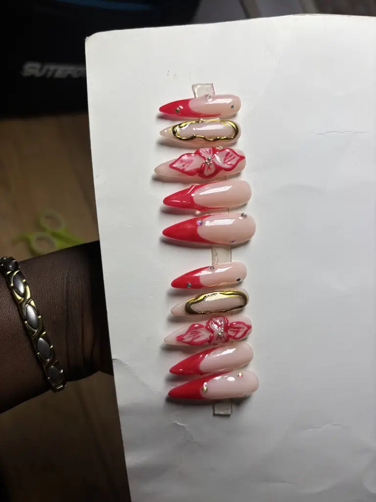 Stick on nails photo
