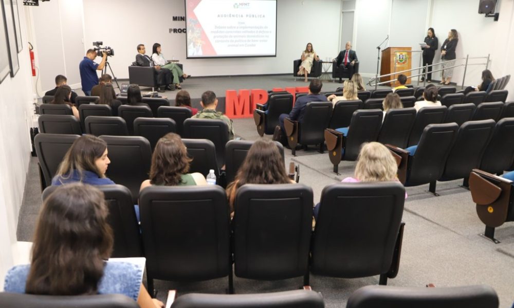 Promotores e sociedade debatem cuidados com animais em Cuiabá