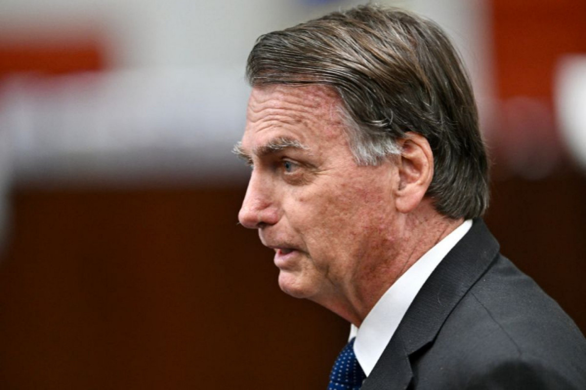 Bolsonaro volta a ter crise de soluços e Moraes autoriza atendimento médico em casa