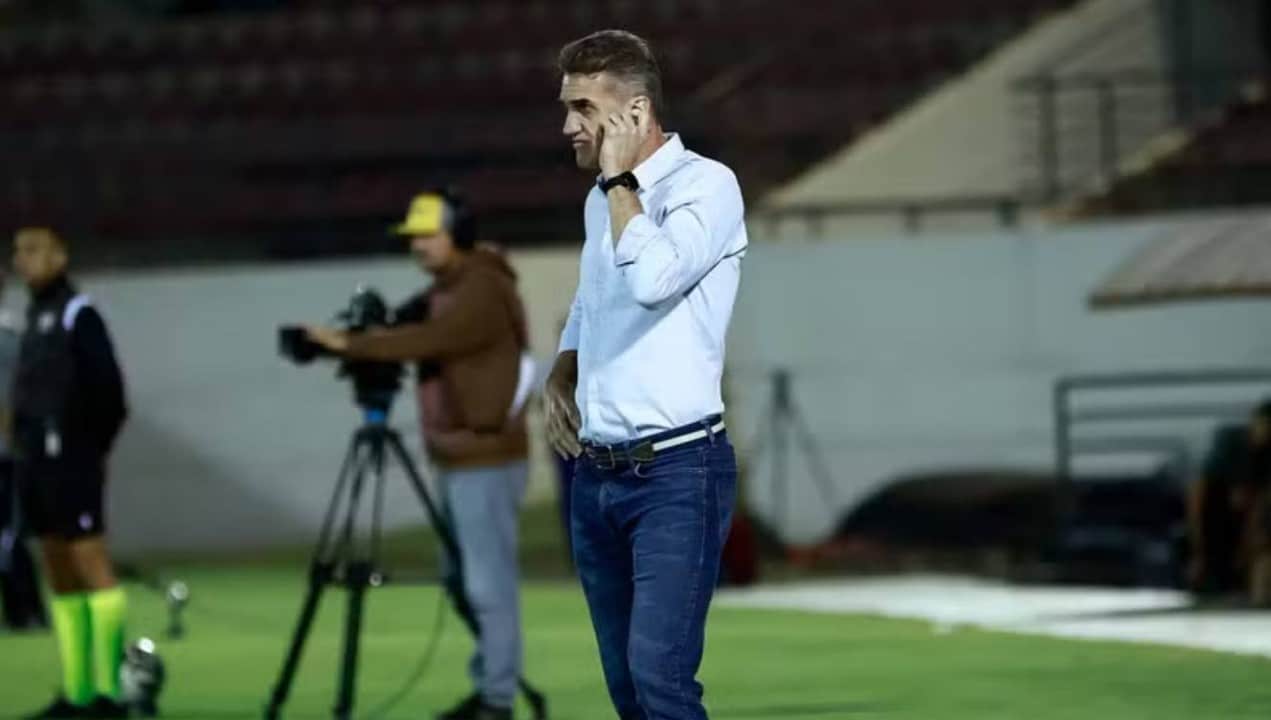 Goiás demite Vagner Mancini após sequência de empates na Série B e pressiona briga pelo acesso