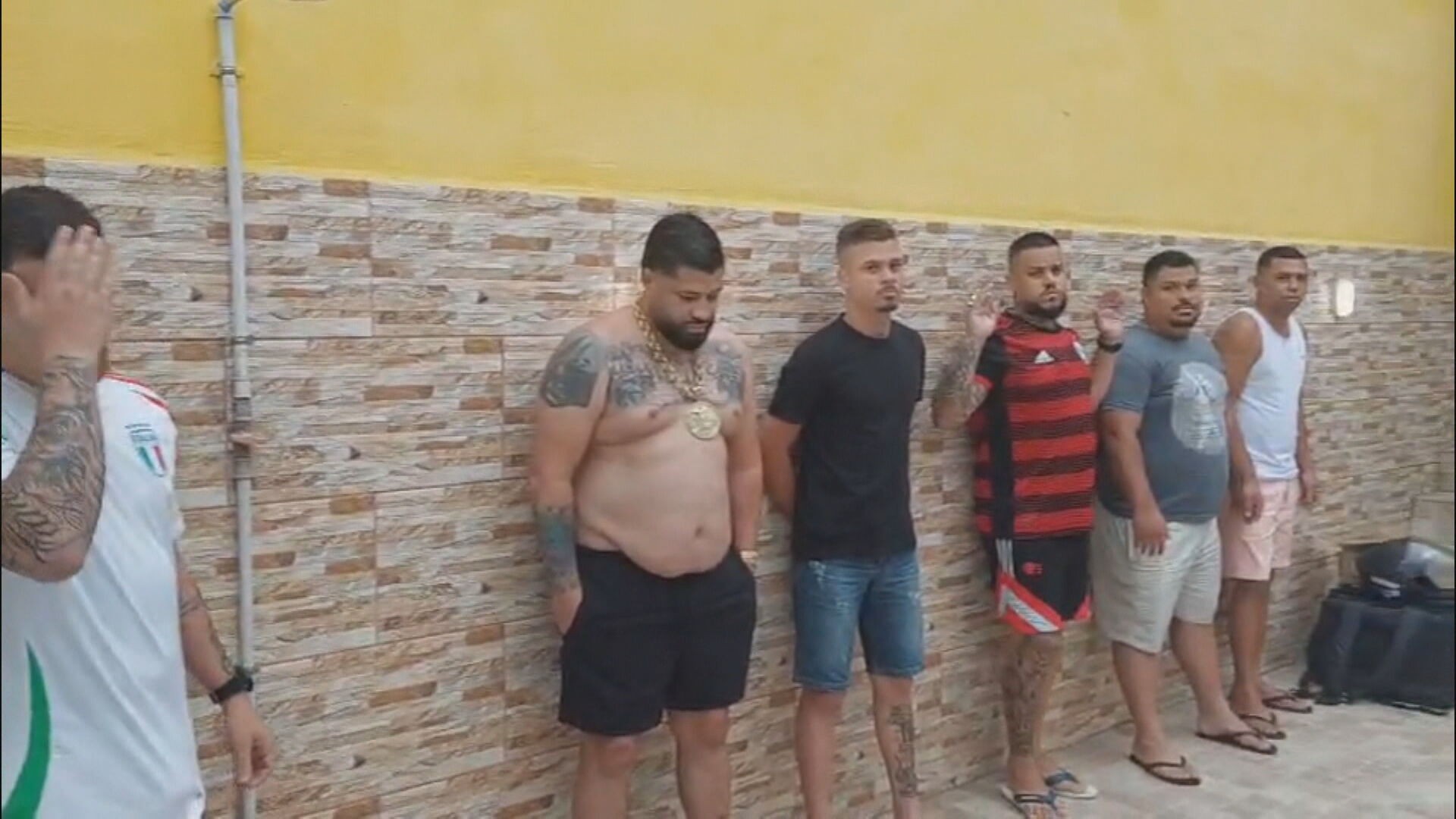 Fim de festa: Polícia Civil flagra churrasco de milicianos em Santa Cruz e prende 7