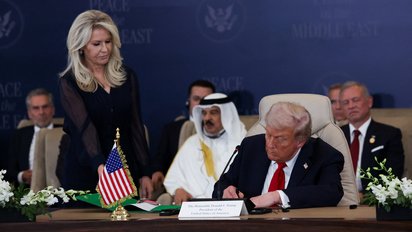 Sem Israel e Hamas, Trump assina no Egito acordo de cessar-fogo em Gaza