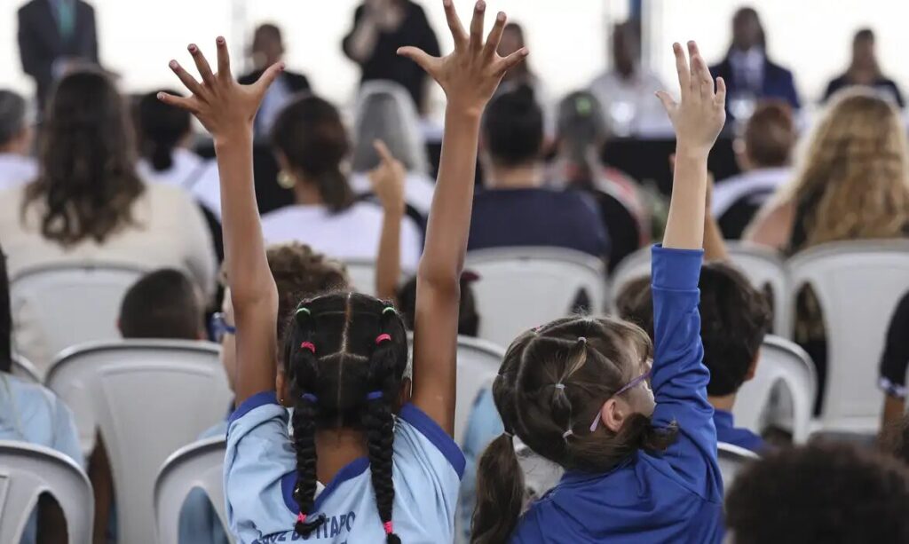 Mais brincadeira, menos tela: confira dicas para uma infância saudável