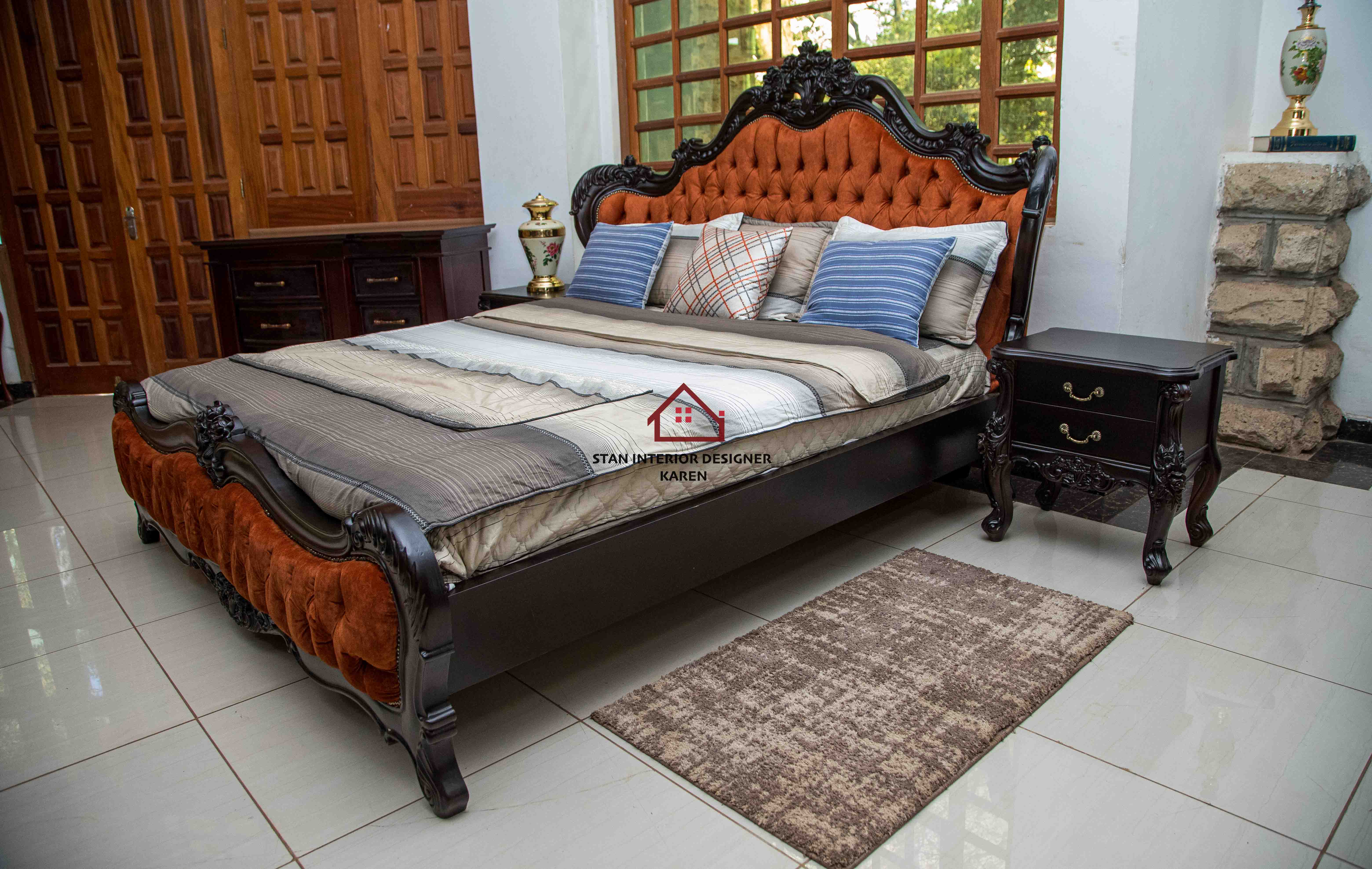 BLACK MADE MAHOGANY BED