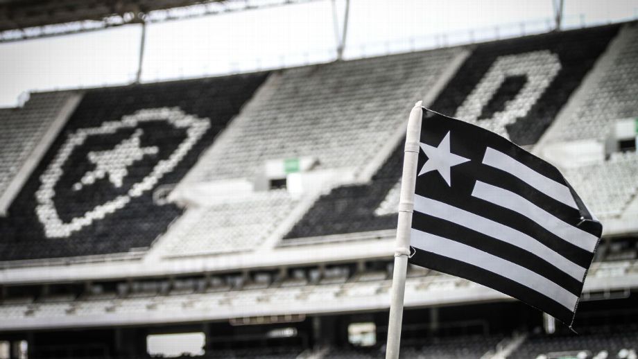 Botafogo vai à CBF para falar sobre arbitragem no clássico contra o Flamengo