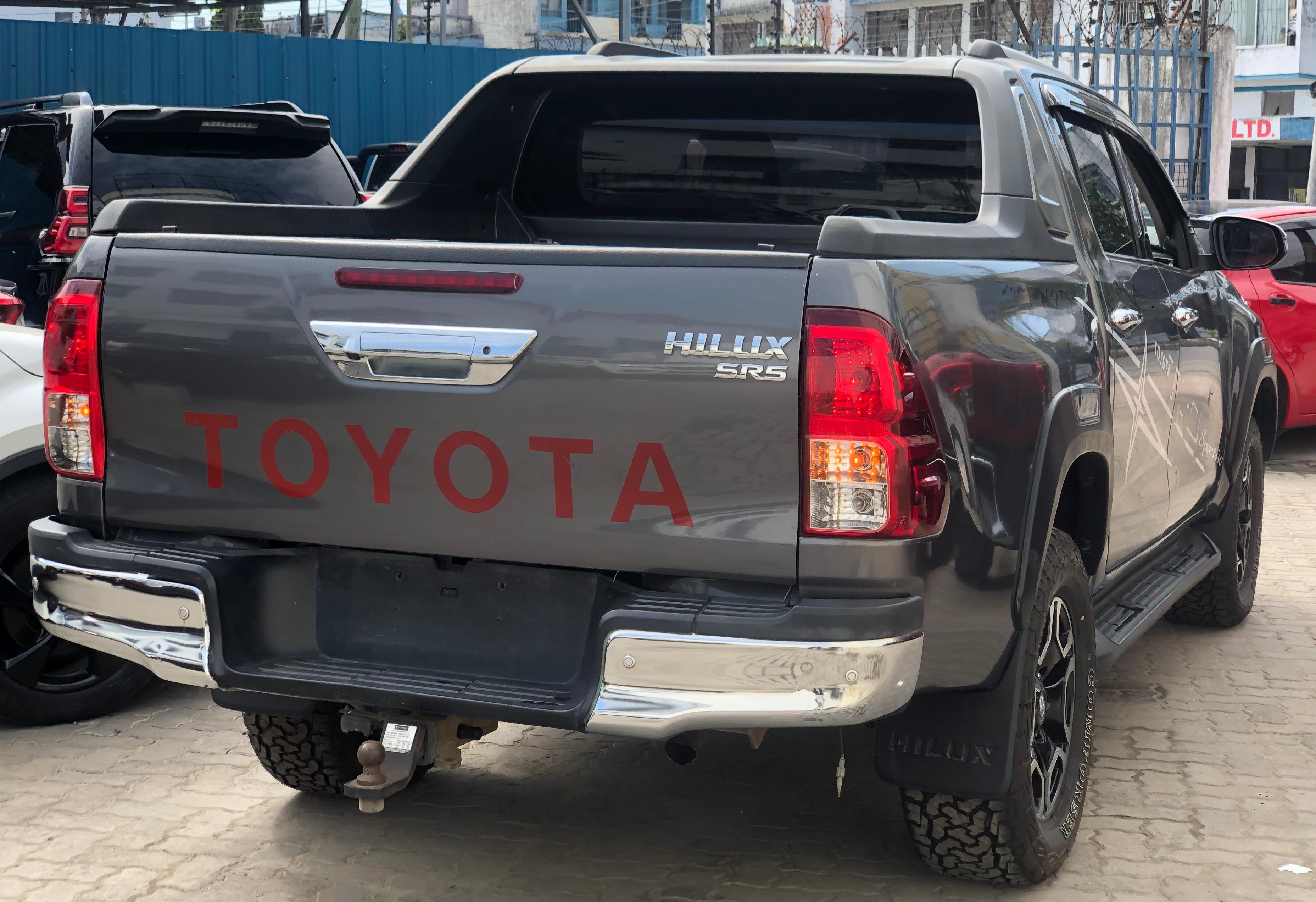 Toyota Hilux Double Cab Grey 2017/09