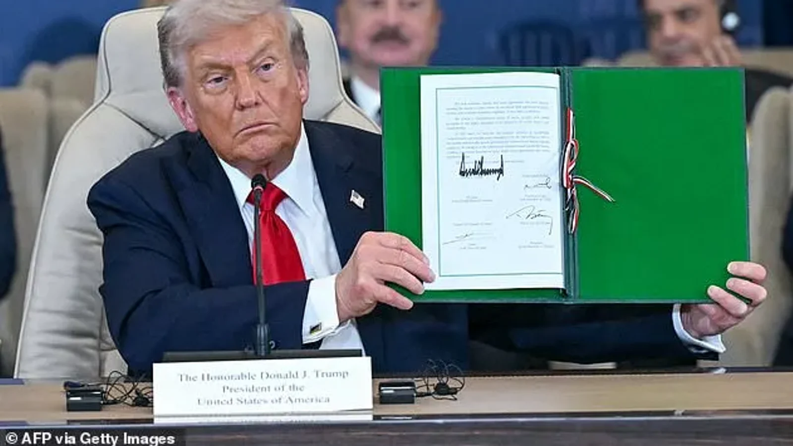 Trump assina acordo no Egito e cita ‘paz duradoura’ em Gaza