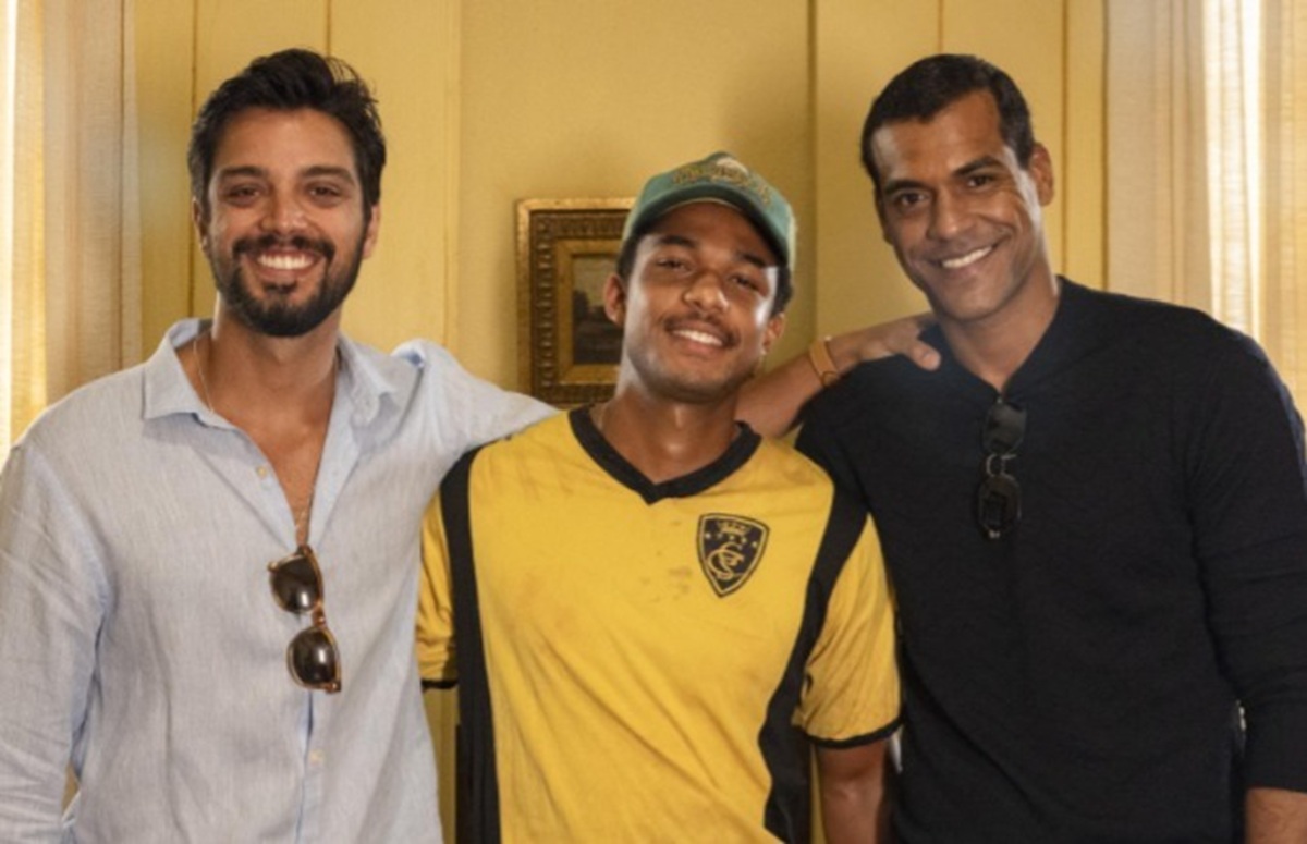 Ator da Globo é detonado por namorar atriz 17 anos mais nova