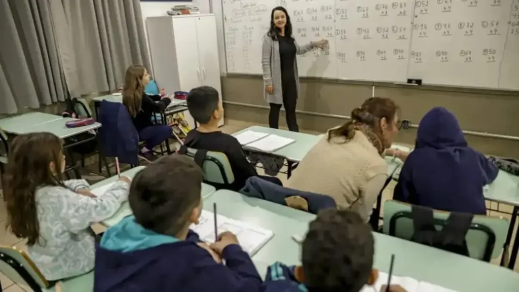 Dia do Professor: 15 de outubro é feriado escolar
