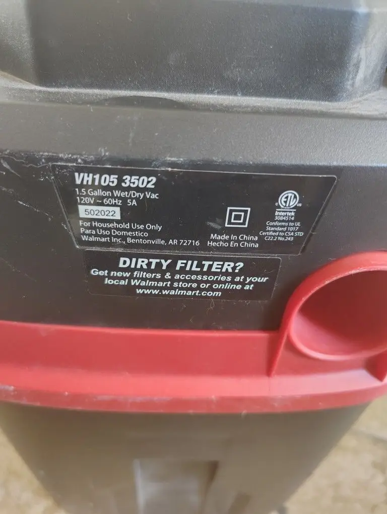 Wet and dry vacuum cleaner photo