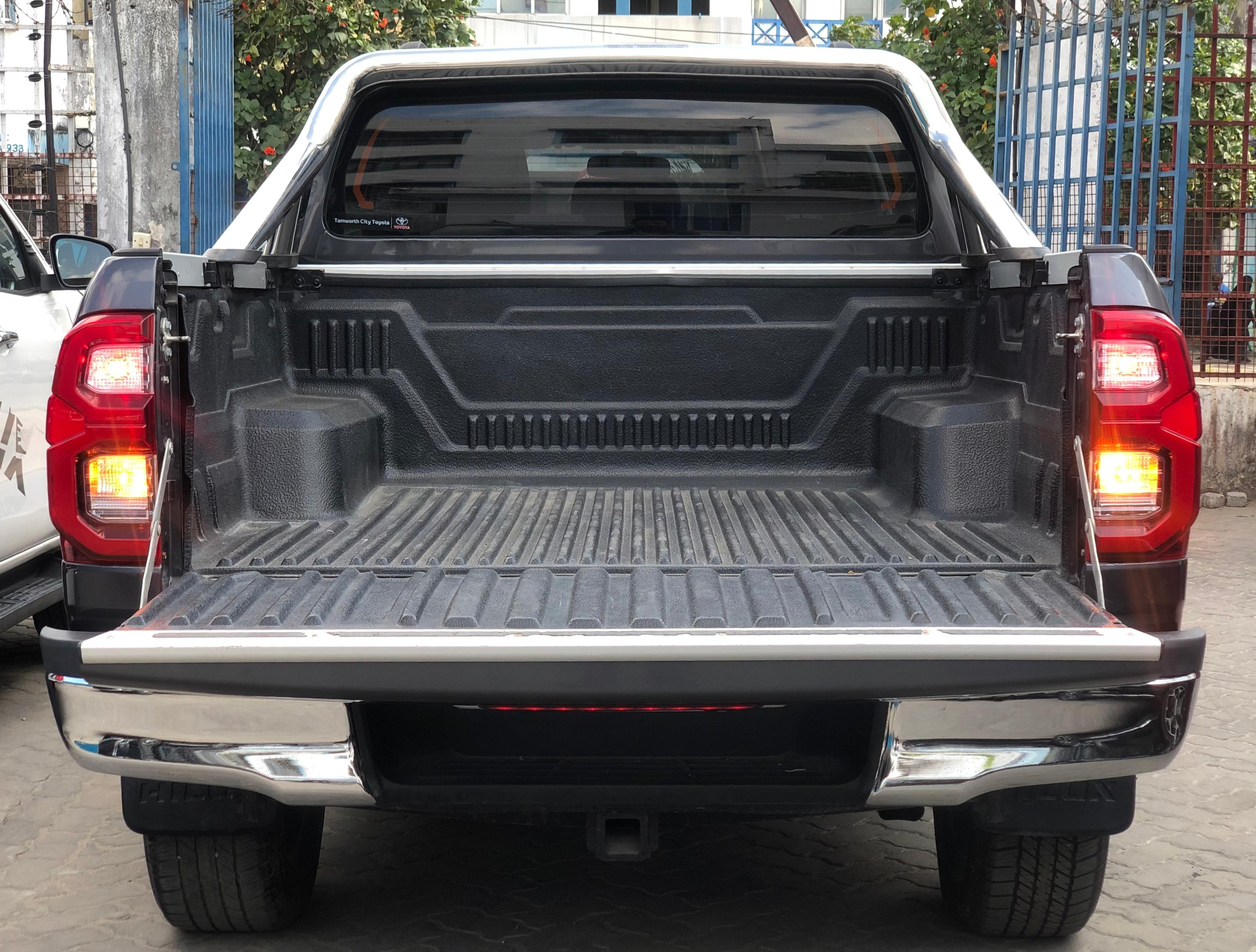 Toyota Hilux Double Cab Grey 2016/08