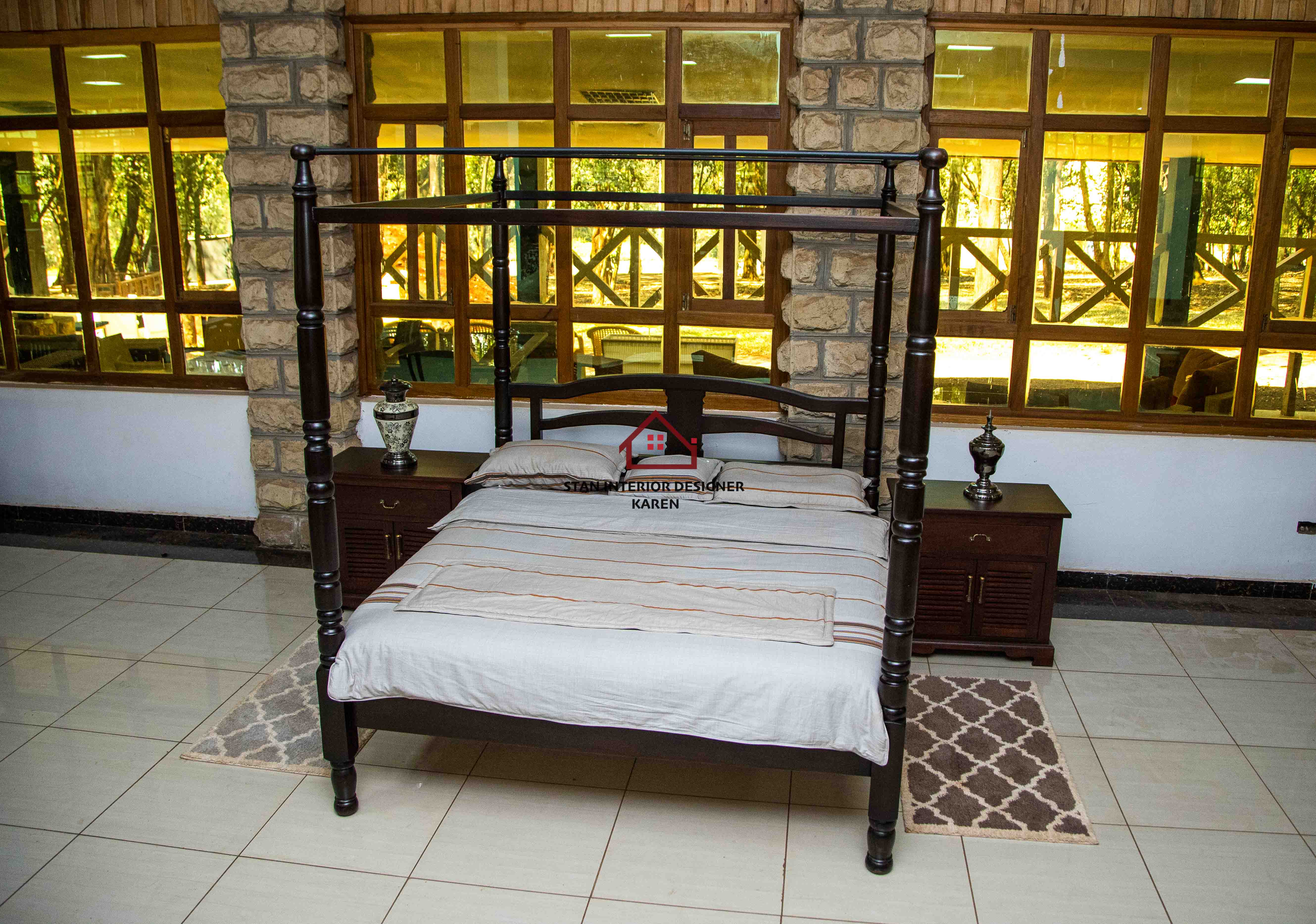 Stan Structure Black Bed