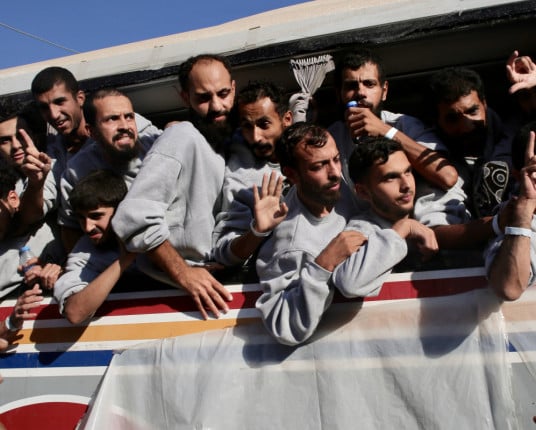 Israel anuncia que concluiu libertação de 1.968 prisioneiros palestinos