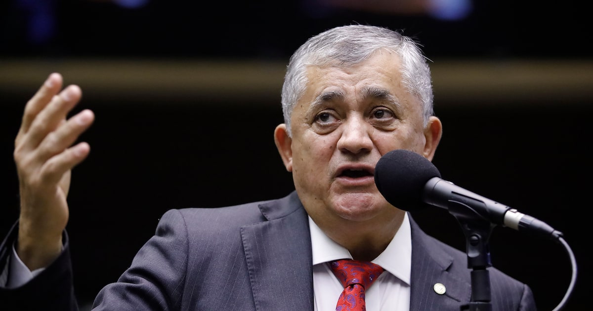 José Guimarães diz suspeitar de quem Lula escolherá para STF e que ele e Gleisi apoiam Messias