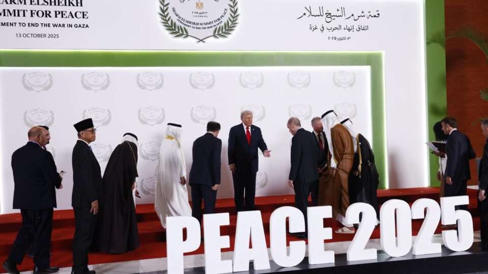 Trump assina no Egito acordo para paz em Gaza: “A 3a Guerra Mundial não começará no Oriente Médio”